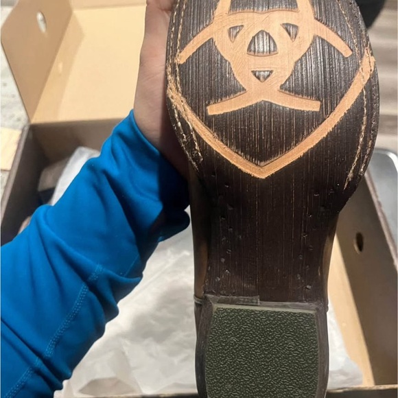 Ariat Brown Western Cowboy Boots - Picture 2 of 3